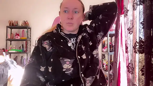 kisicaxx online show from February 13, 2026, 7:52 am