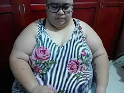 hotlesby4uxxx online show from May 28, 2026, 2:12 pm