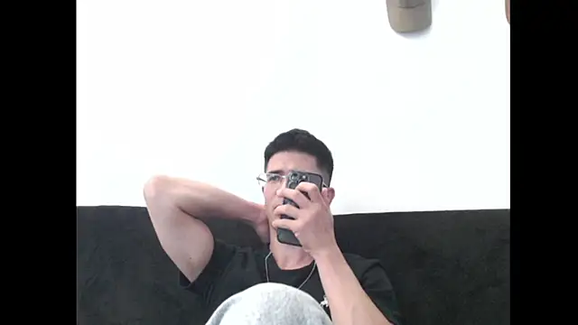 Snapshot of SebastianReiss chatting on March 12, 2025, 5:35 am SebastianReiss online show from March 12, 2025, 5:35 am