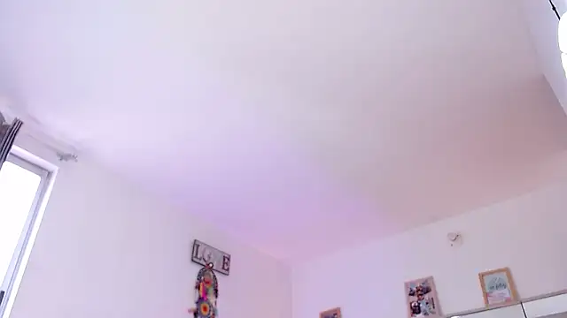 hollythomson online show from March 18, 2025, 8:48 pm