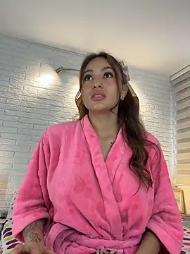 hollythomson online show from September 30, 2025, 2:01 pm