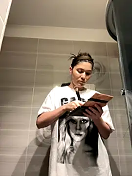 IrisBlues online show from November 4, 2025, 5:28 pm