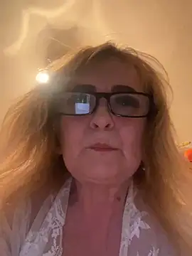 Irina2909xh online show from April 3, 2026, 6:47 pm