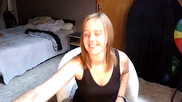 Snapshot of MissGirly chatting on September 15, 2025, 12:05 pm MissGirly online show from September 15, 2025, 12:05 pm