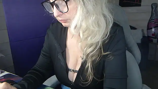 RubiLakros online show from July 4, 2026, 6:12 pm