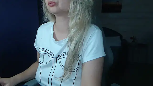 RubiLakros online show from July 19, 2026, 8:49 pm
