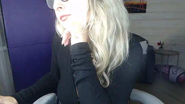 RubiLakros online show from July 9, 2026, 7:02 pm