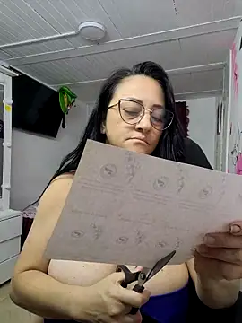 Ameliarizo online show from May 7, 2026, 3:48 pm