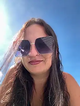 Snapshot of itsCassie chatting on October 19, 2025, 12:08 pm itsCassie online show from October 19, 2025, 12:08 pm