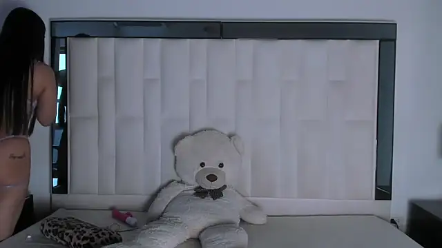 valentina fi online show from November 26, 2025, 1:22 pm