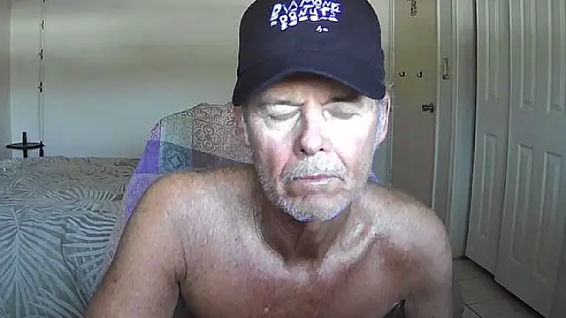 Snapshot of nakeedcowboi65 chatting on February 18, 2026, 8:16 pm nakeedcowboi65 online show from February 18, 2026, 8:16 pm