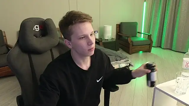 Snapshot of arlekincrop chatting on February 27, 2025, 3:37 pm arlekincrop online show from February 27, 2025, 3:37 pm