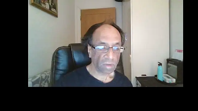 Snapshot of rauncher1 chatting on May 2, 2026, 8:52 am rauncher1 online show from May 2, 2026, 8:52 am