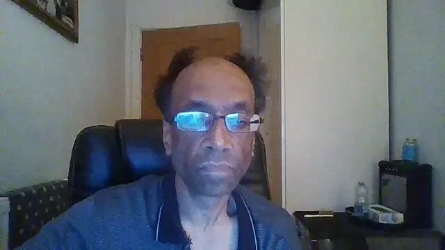 Snapshot of rauncher1 chatting on November 16, 2025, 10:57 pm rauncher1 online show from November 16, 2025, 10:57 pm