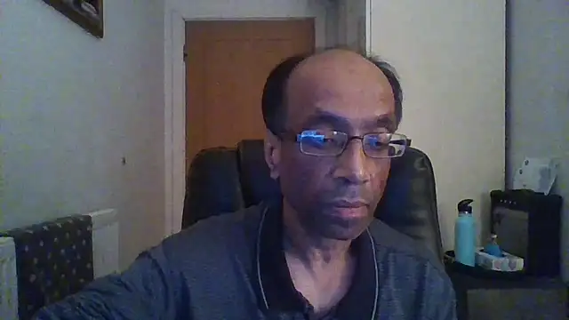 Snapshot of rauncher1 chatting on December 1, 2025, 11:27 pm rauncher1 online show from December 1, 2025, 11:27 pm