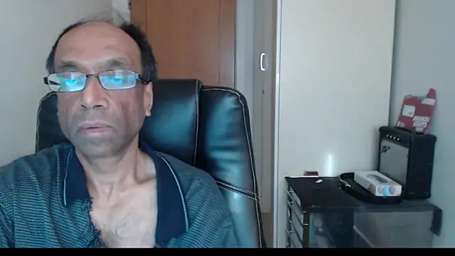 Snapshot of rauncher1 chatting on February 11, 2026, 12:49 pm rauncher1 online show from February 11, 2026, 12:49 pm