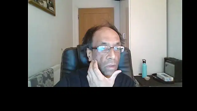 Snapshot of rauncher1 chatting on May 6, 2026, 9:57 am rauncher1 online show from May 6, 2026, 9:57 am