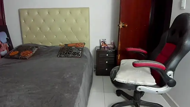 Snapshot of LUISSA_ chatting on September 19, 2025, 11:03 am LUISSA online show from September 19, 2025, 11:03 am