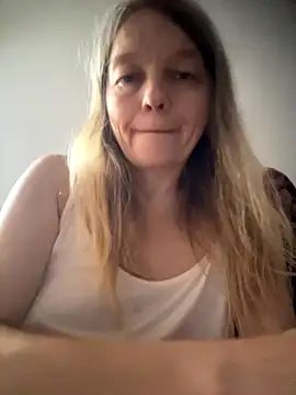 Susanel online show from October 17, 2025, 9:12 am