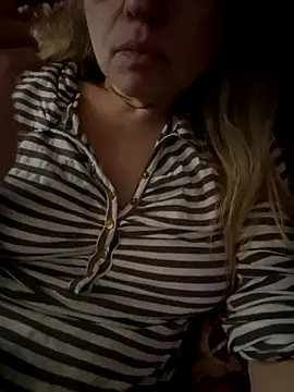 Susanel online show from October 10, 2025, 11:22 am