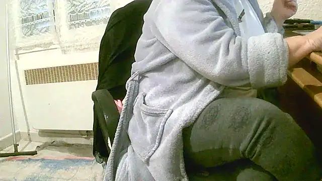 Snapshot of douceur63 chatting on December 16, 2025, 11:47 am douceur63 online show from December 16, 2025, 11:47 am