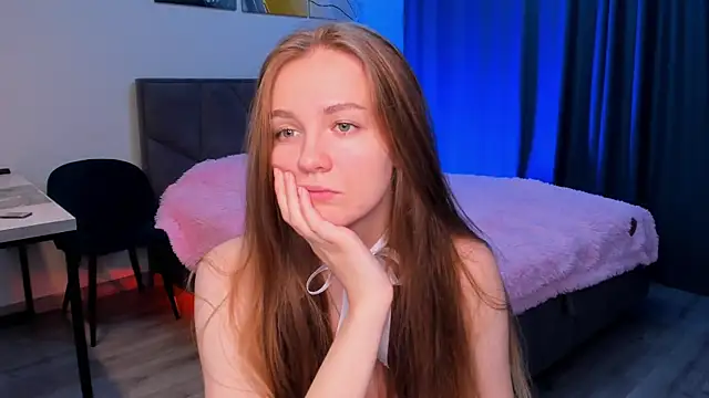 SweetMilkis online show from December 8, 2024, 8:41 am