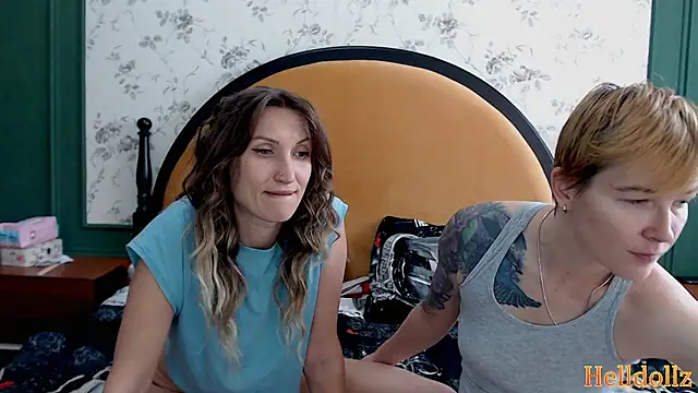 Helldollz online show from October 22, 2025, 8:58 am