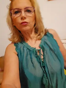 Snapshot of elacoquette chatting on May 21, 2026, 2:31 am elacoquette online show from May 21, 2026, 2:31 am