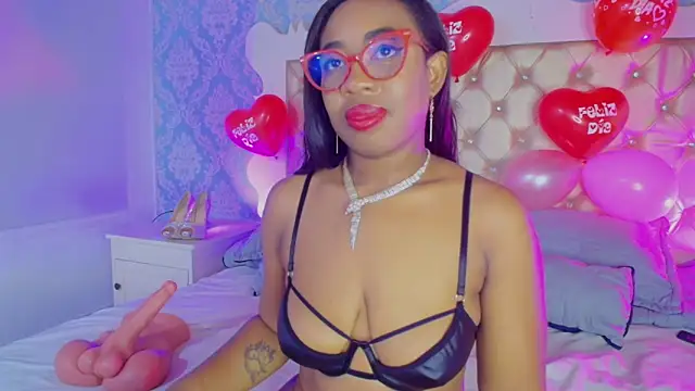 Snapshot of CaseyMoon chatting on February 14, 2026, 12:38 pm CaseyMoon online show from February 14, 2026, 12:38 pm