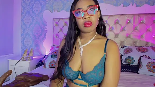 Snapshot of CaseyMoon chatting on February 3, 2026, 12:43 pm CaseyMoon online show from February 3, 2026, 12:43 pm