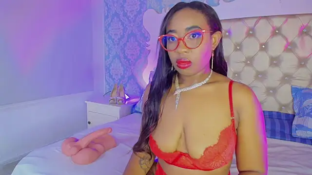 Snapshot of CaseyMoon chatting on February 13, 2026, 12:38 pm CaseyMoon online show from February 13, 2026, 12:38 pm