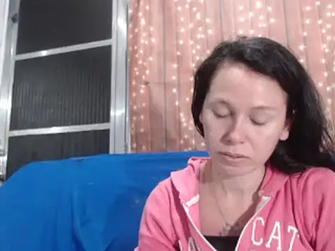 Venusluxodomme online show from April 14, 2026, 12:59 am