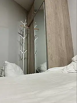 sara kimoo online show from November 22, 2025, 5:23 pm