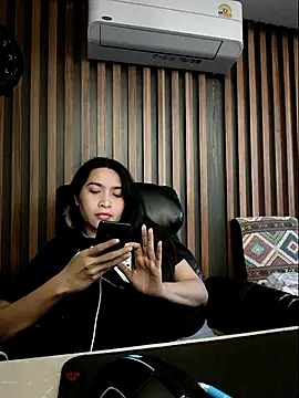 sara kimoo online show from November 23, 2025, 1:43 pm