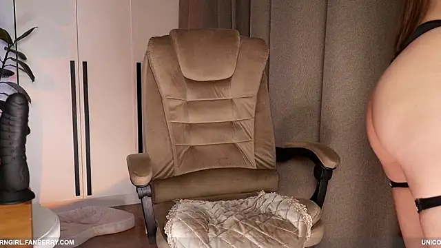 alicebalij online show from November 10, 2025, 8:08 am