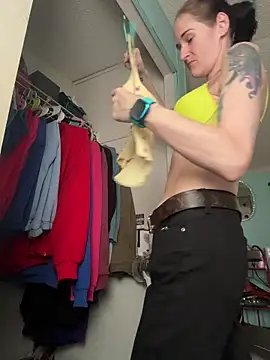 lolabunny9 online show from December 1, 2025, 4:52 pm