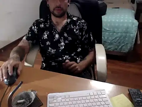 Snapshot of pose14 chatting on March 8, 2026, 10:07 am pose14 online show from March 8, 2026, 10:07 am