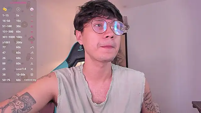 Snapshot of LeaneSeb chatting on November 20, 2025, 1:12 pm LeaneSeb online show from November 20, 2025, 1:12 pm