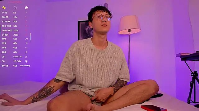 Snapshot of LeaneSeb chatting on September 19, 2025, 8:57 pm LeaneSeb online show from September 19, 2025, 8:57 pm