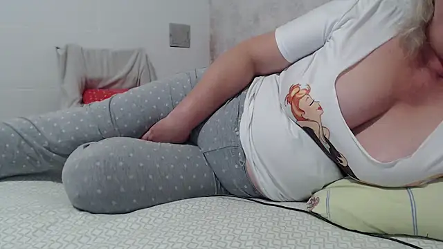 Snapshot of Miss_Night21 chatting on October 22, 2025, 7:08 am Miss Night21 online show from October 22, 2025, 7:08 am