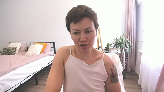 Alexisweet online show from May 11, 2026, 4:14 am