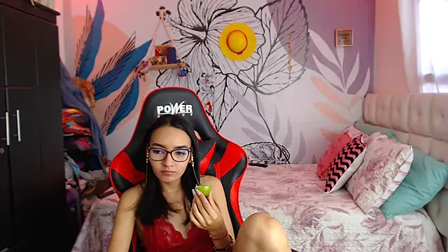 LinzyBaner online show from January 13, 2025, 10:03 pm