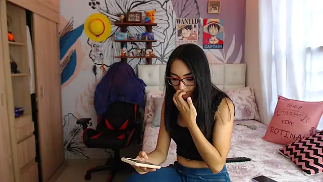 LinzyBaner online show from March 7, 2025, 10:10 pm