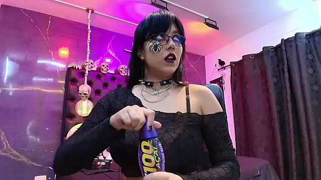 AlexHoe  online show from March 13, 2025, 6:56 pm