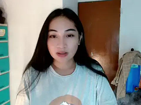 Snapshot of SweetLilly_18 chatting on January 7, 2025, 5:20 pm SweetLilly 18 online show from January 7, 2025, 5:20 pm