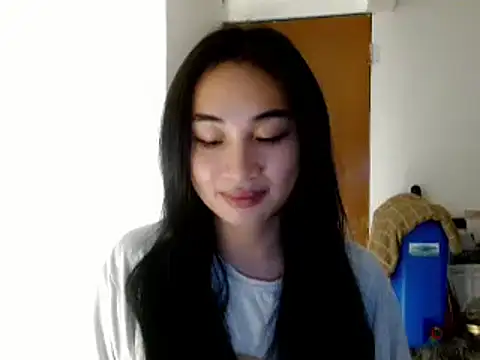 Snapshot of SweetLilly_18 chatting on January 7, 2025, 2:19 pm SweetLilly 18 online show from January 7, 2025, 2:19 pm