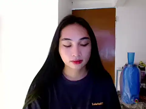 Snapshot of SweetLilly_18 chatting on January 23, 2025, 2:44 am SweetLilly 18 online show from January 23, 2025, 2:44 am