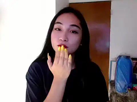 Snapshot of SweetLilly_18 chatting on January 22, 2025, 12:06 pm SweetLilly 18 online show from January 22, 2025, 12:06 pm