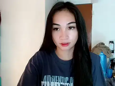 Snapshot of SweetLilly_18 chatting on December 19, 2024, 4:35 pm SweetLilly 18 online show from December 19, 2024, 4:35 pm