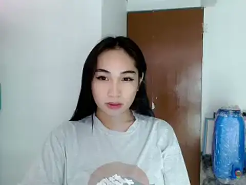 Snapshot of SweetLilly_18 chatting on January 21, 2025, 12:29 pm SweetLilly 18 online show from January 21, 2025, 12:29 pm